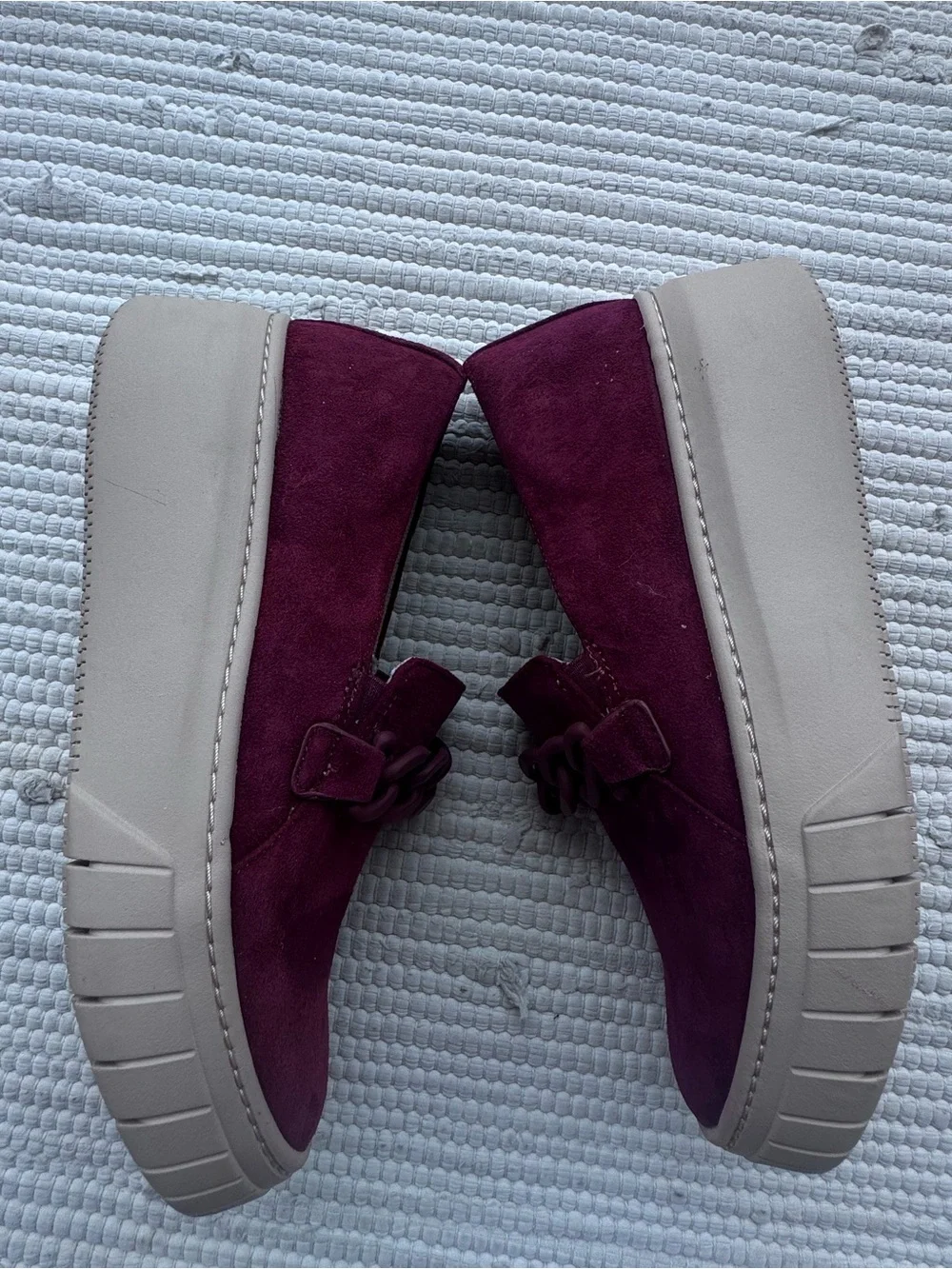 Retail: $110 Naturalizer Daphne Burgundy Suede Chain Platform Sneaker 9M NEW